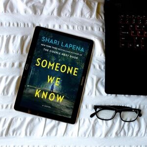 Shari Lapena
Someone We Know: A Novel